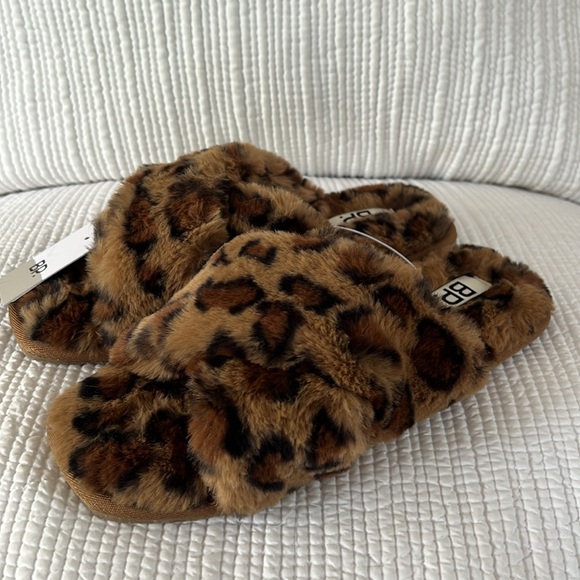 NWT BP Mae Cross Strap Faux Fur Slipper Leopard Medium & Large - Picture 3 of 5